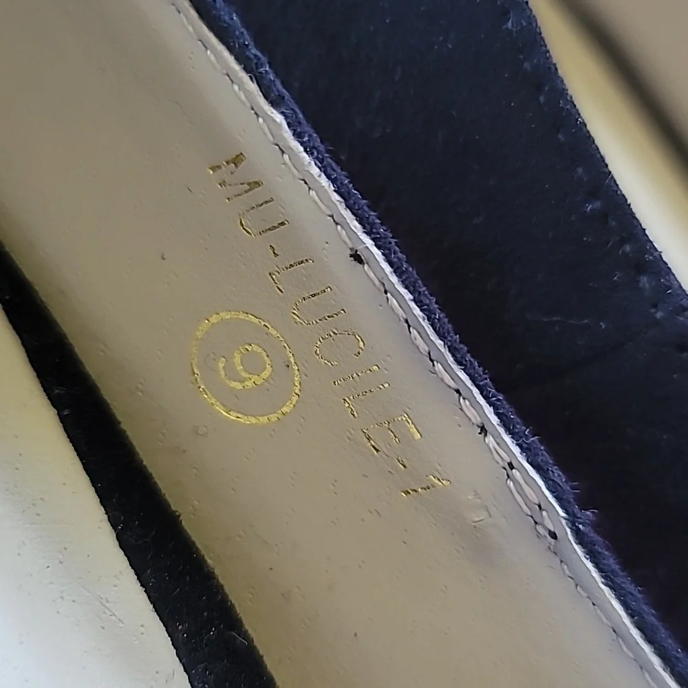 CHARLOTTE RUSSE sz9 suede platform stiletto with gold accents